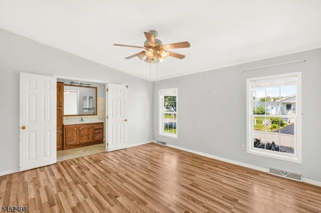 3 Lantern Ln, White Twp., NJ 07823