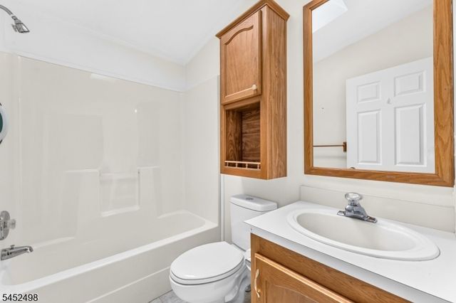 3 Lantern Ln, White Twp., NJ 07823