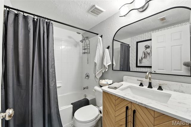 1968 Greenglen Drive 102, St Louis, MO 63122