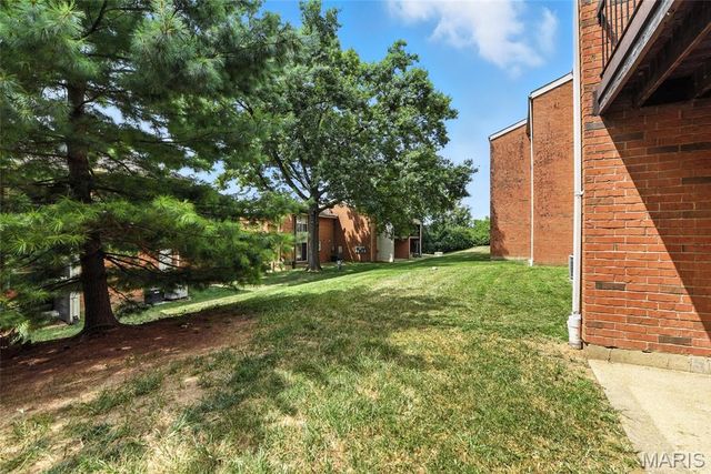 1968 Greenglen Drive 102, St Louis, MO 63122