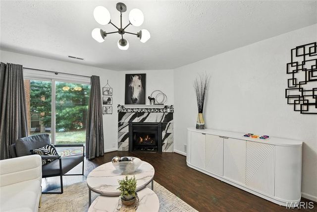 1968 Greenglen Drive 102, St Louis, MO 63122