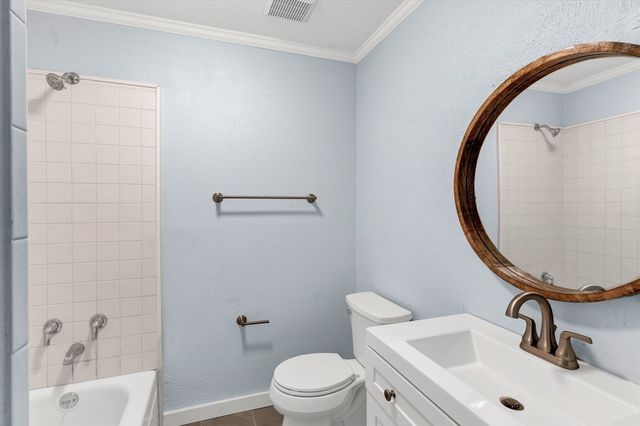 907 W Bridge, Granbury, TX 76048