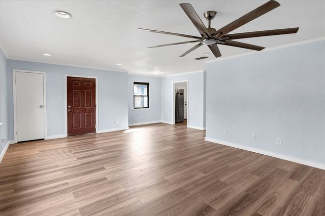 907 W Bridge, Granbury, TX 76048