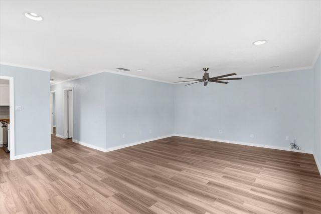 907 W Bridge, Granbury, TX 76048