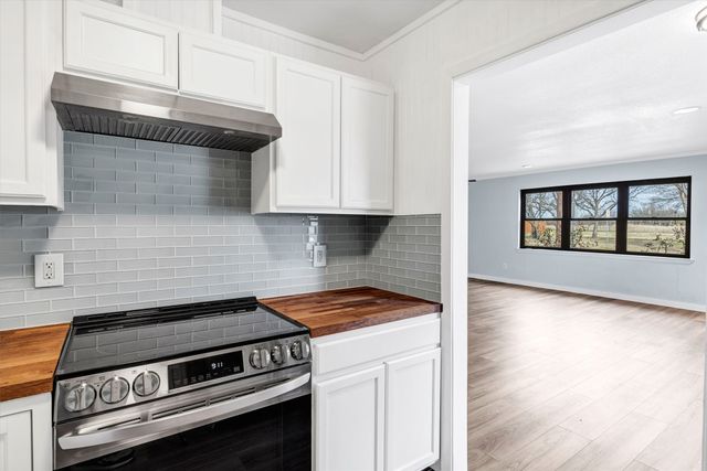 907 W Bridge, Granbury, TX 76048