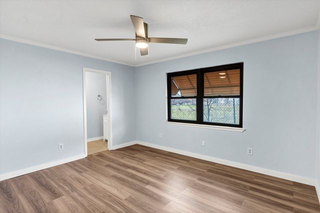 907 W Bridge, Granbury, TX 76048