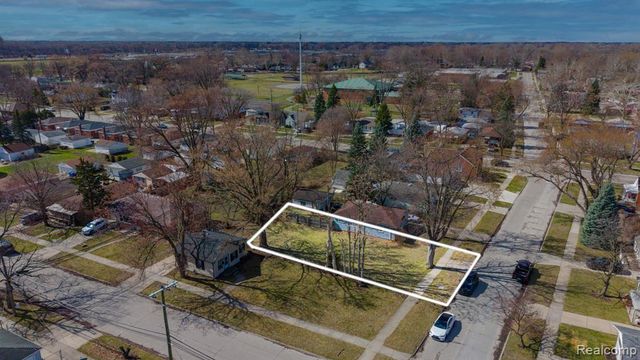 21913 Powers Avenue, Dearborn Heights, MI 48125