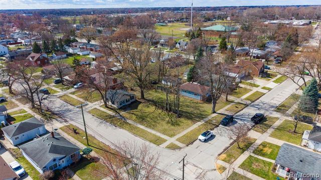 21913 Powers Avenue, Dearborn Heights, MI 48125