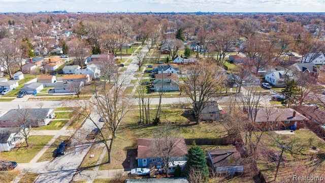 21913 Powers Avenue, Dearborn Heights, MI 48125