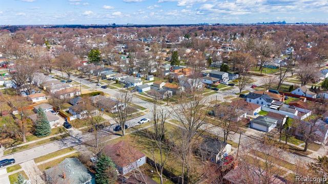 21913 Powers Avenue, Dearborn Heights, MI 48125