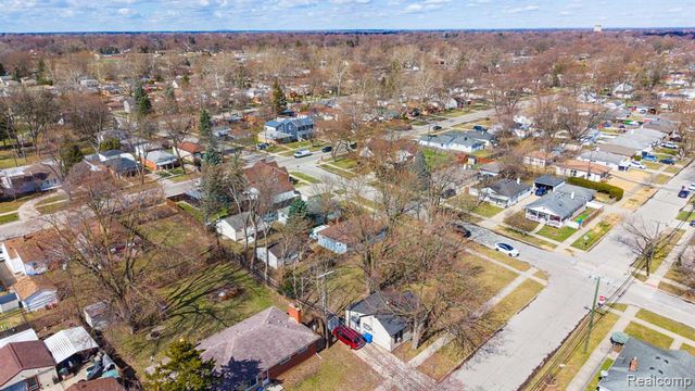 21913 Powers Avenue, Dearborn Heights, MI 48125