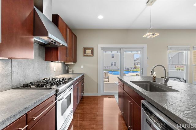 100 Berry Manor Circle, St Peters, MO 63376