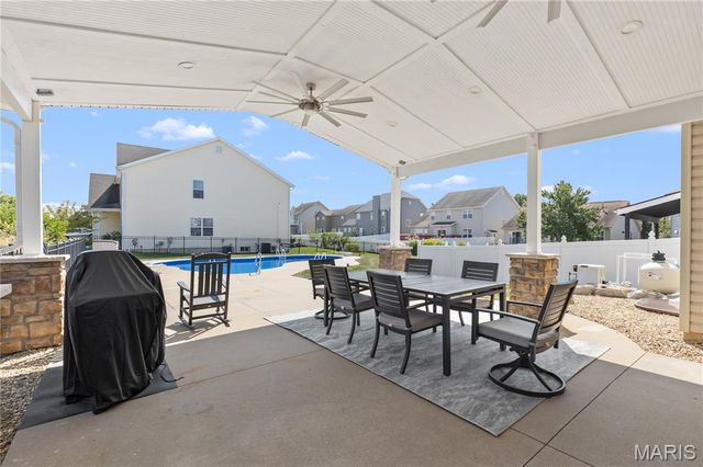 100 Berry Manor Circle, St Peters, MO 63376