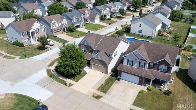 100 Berry Manor Circle, St Peters, MO 63376