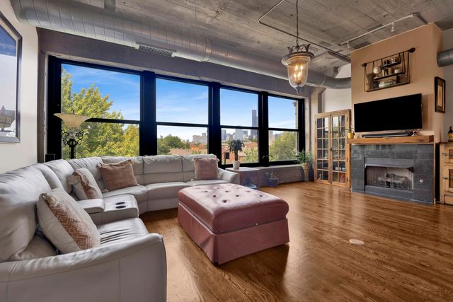 1033 W 14TH Place 318, Chicago, IL 60608