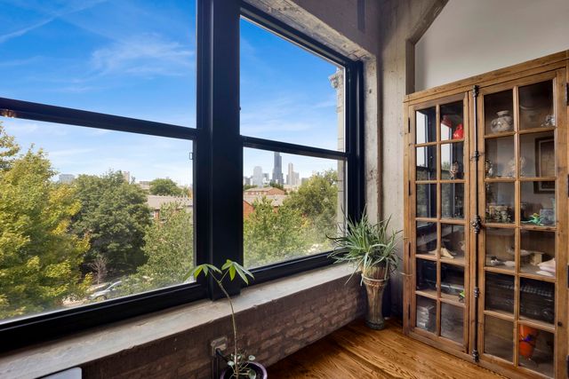 1033 W 14TH Place 318, Chicago, IL 60608
