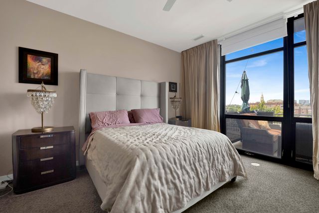 1033 W 14TH Place 318, Chicago, IL 60608