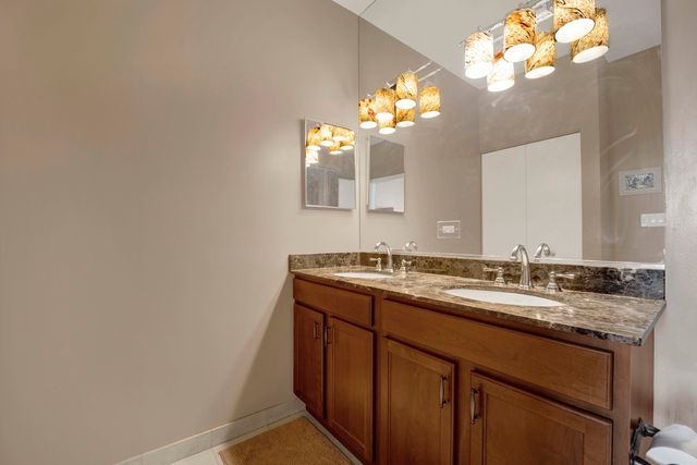 1033 W 14TH Place 318, Chicago, IL 60608