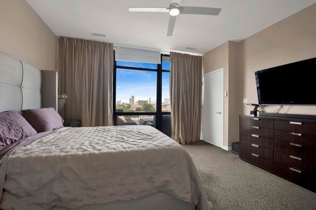 1033 W 14TH Place 318, Chicago, IL 60608