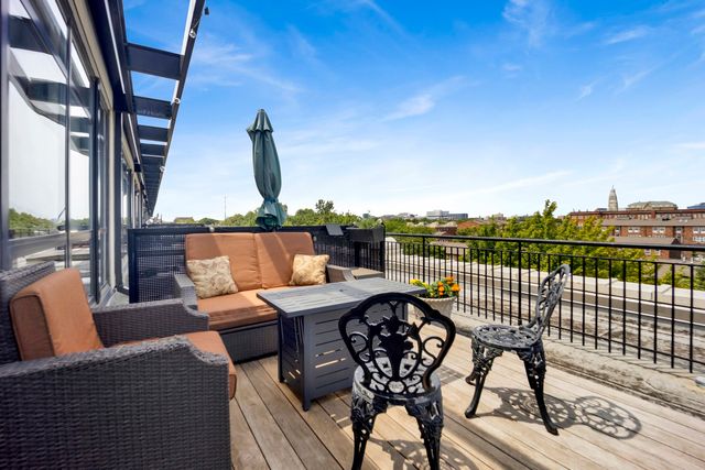 1033 W 14TH Place 318, Chicago, IL 60608