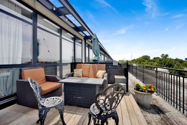 1033 W 14TH Place 318, Chicago, IL 60608