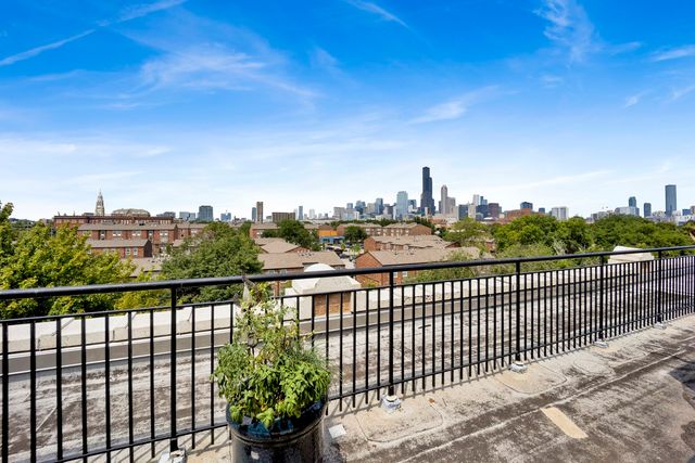 1033 W 14TH Place 318, Chicago, IL 60608