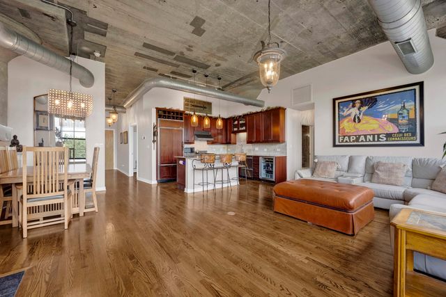 1033 W 14TH Place 318, Chicago, IL 60608