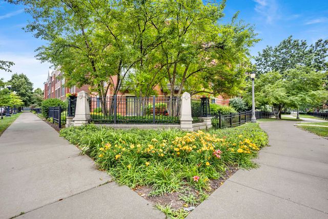 1033 W 14TH Place 318, Chicago, IL 60608