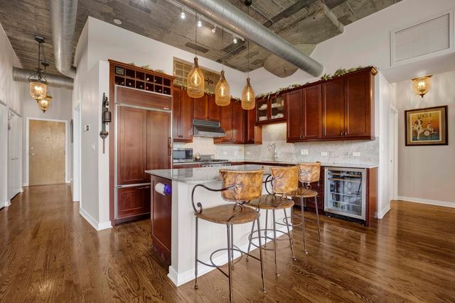 1033 W 14TH Place 318, Chicago, IL 60608