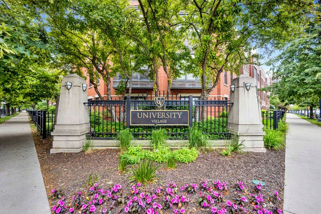 1033 W 14TH Place 318, Chicago, IL 60608