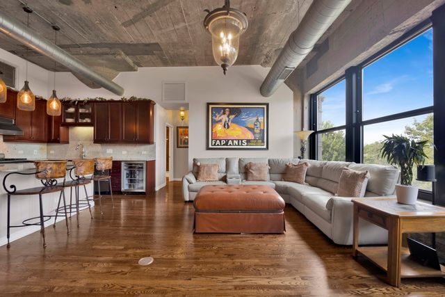 1033 W 14TH Place 318, Chicago, IL 60608