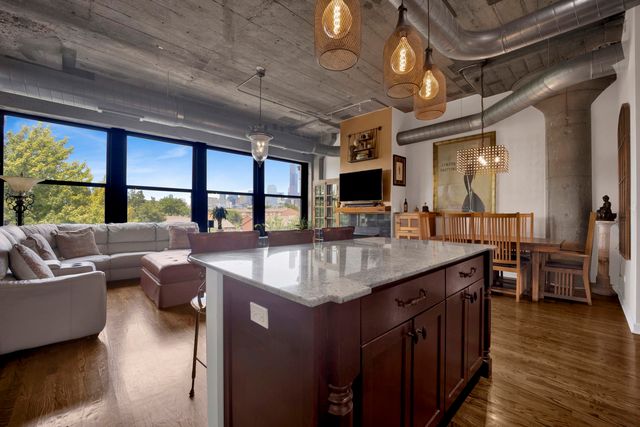 1033 W 14TH Place 318, Chicago, IL 60608
