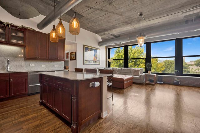 1033 W 14TH Place 318, Chicago, IL 60608