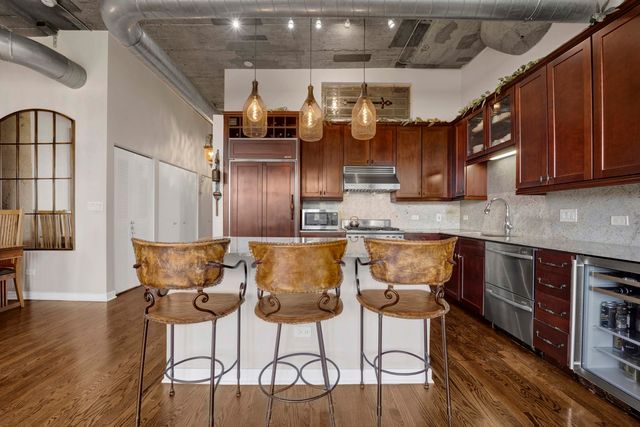 1033 W 14TH Place 318, Chicago, IL 60608