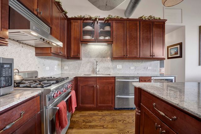 1033 W 14TH Place 318, Chicago, IL 60608