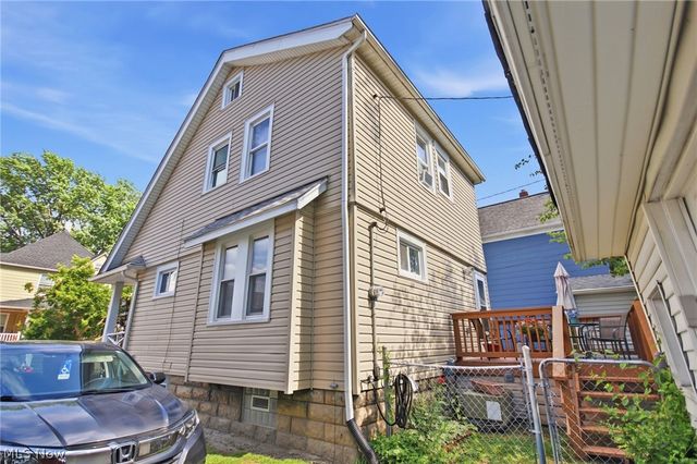 1554 Olivewood Avenue, Lakewood, OH 44107