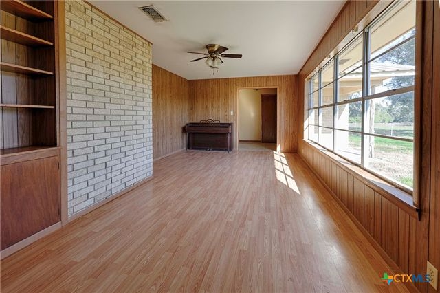 1168 County Road 450, Hallettsville, TX 77964