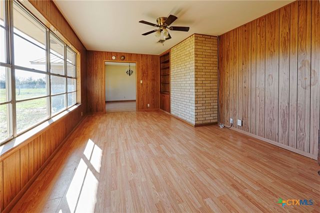 1168 County Road 450, Hallettsville, TX 77964