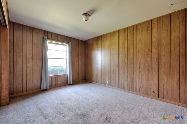 1168 County Road 450, Hallettsville, TX 77964