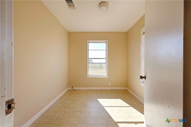 1168 County Road 450, Hallettsville, TX 77964