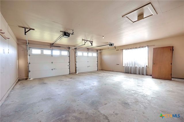 1168 County Road 450, Hallettsville, TX 77964