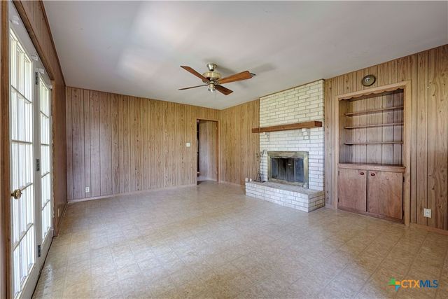 1168 County Road 450, Hallettsville, TX 77964