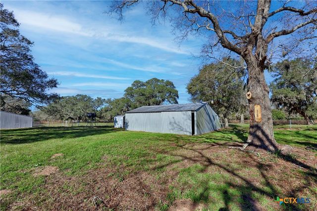 1168 County Road 450, Hallettsville, TX 77964
