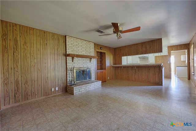 1168 County Road 450, Hallettsville, TX 77964