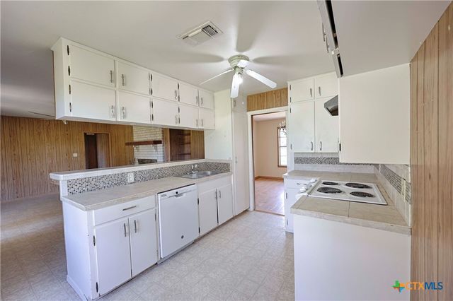 1168 County Road 450, Hallettsville, TX 77964