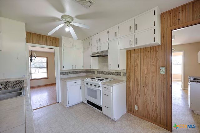 1168 County Road 450, Hallettsville, TX 77964