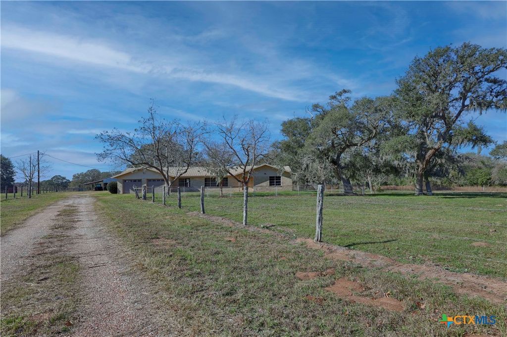 1168 County Road 450, Hallettsville, TX 77964