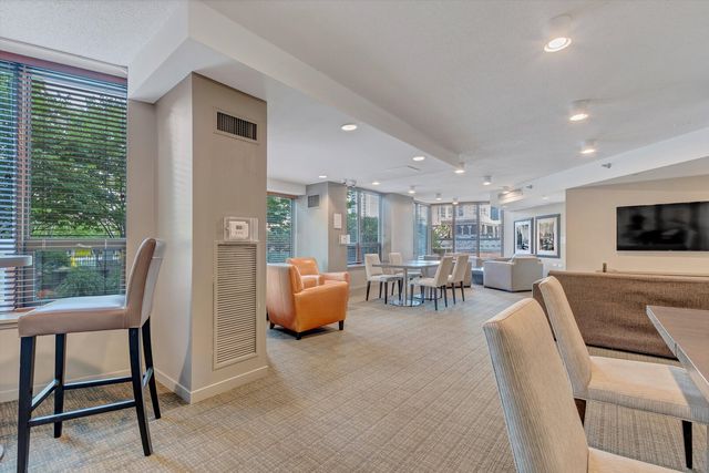 400 N LaSalle Drive 3208, Chicago, IL 60654