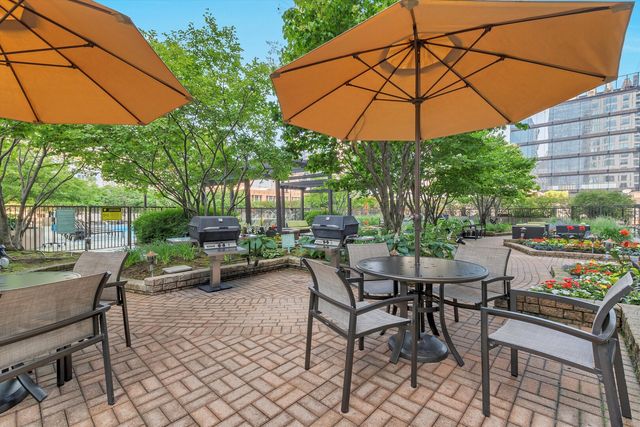 400 N LaSalle Drive 3208, Chicago, IL 60654