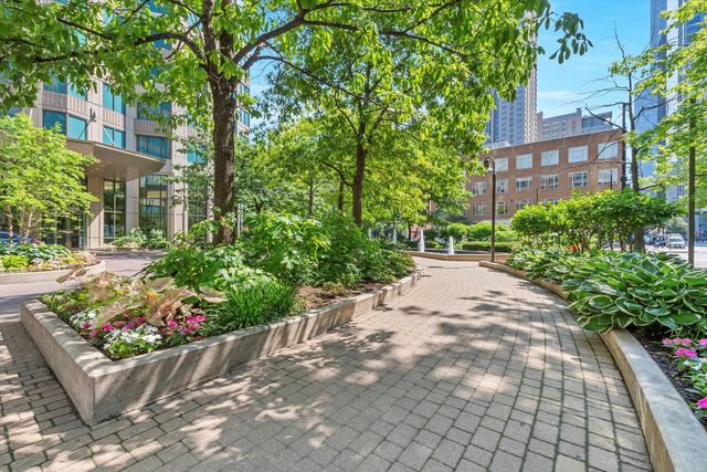 400 N LaSalle Drive 3208, Chicago, IL 60654